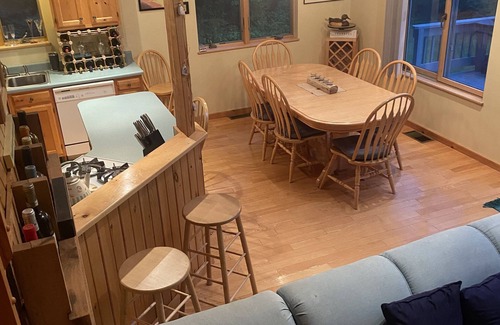 Jamaica Ski Chalet | Family Friendly Cozy Country Chalet - Close to skiing, hiking, kayaking, golf