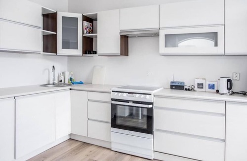 Alesund Apartment | Family friendly, Free Parking space, short walk to Brosundet
