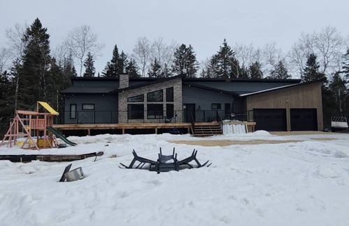 Arnes Cabin | Family friendly, from trails to playground!