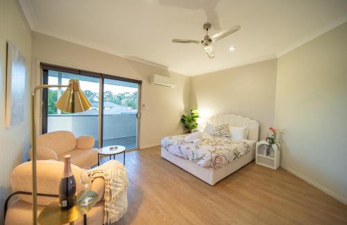 Upper Coomera House | Family Friendly Funhouse close to All Theme Parks - 5 Bedroom & 3 Bathroom House for Rent!