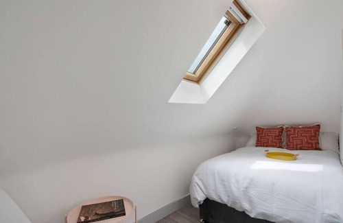 Sydenham Apartment | Family Friendly 3 BD Apartment