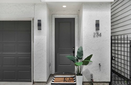 Greater Heights House | Family-Friendly Gem w/Theater Room Heights HTX