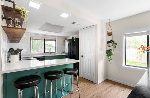 Georgetown Villa | Family Friendly: Giant Hot Tub! Game Room! King Bed, Austin Close