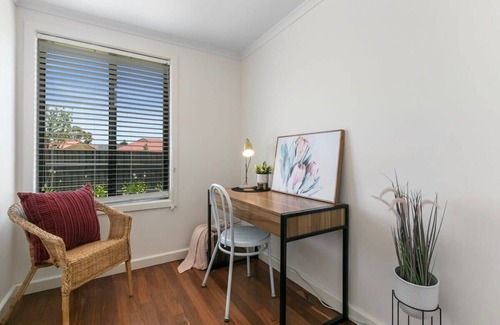 Sturt House | Family-Friendly Haven - Near Beach and Shopping
