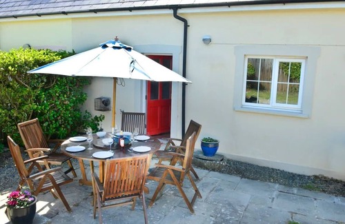 Little Haven House | Family friendly house 200m from the sea.