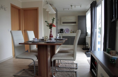 Onderdijk House | Family-friendly holiday home "Zum Leuchtturm" - pure relaxation .