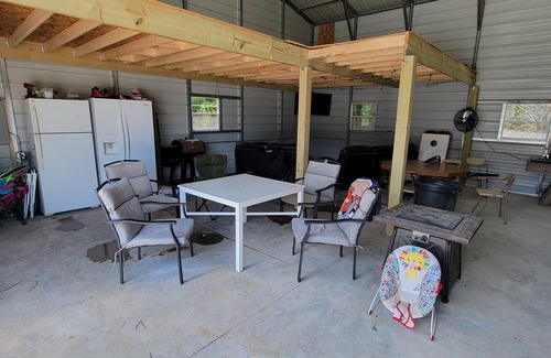 Stoutsville House | Family Friendly Home & Shop for Lake Activities & Outdoor Fun