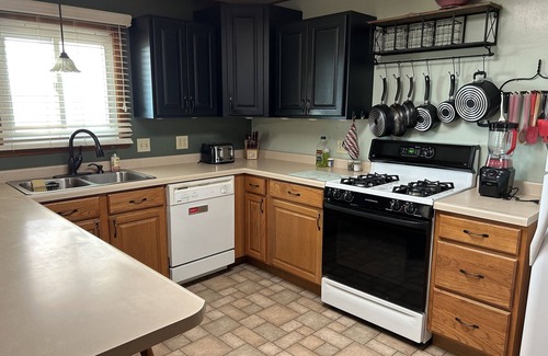 Lakewood Shelby County House | Family Friendly Home in Cowden