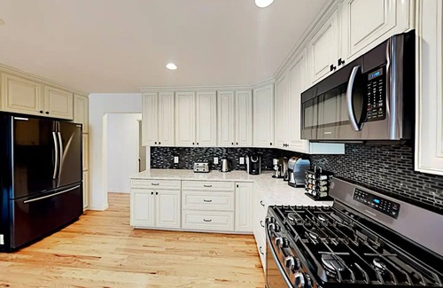 Larkspur House | Family-Friendly Home | Indoor Heated Pool & Hot Tub | Pets Welcome!