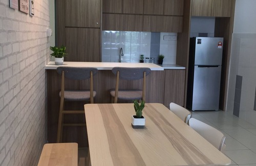 Shah Alam Apartment | Family Friendly HomeStay at Setia Alam, Modern, Cozy & Fully Furnished