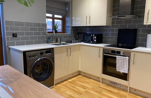 Birdwell House | Family Friendly House suitable for contractors as well