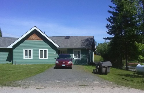 Machar Cottage | Family Friendly Lakeshore Cottage Built in 2008, Own Private Sandy Beach & Dock