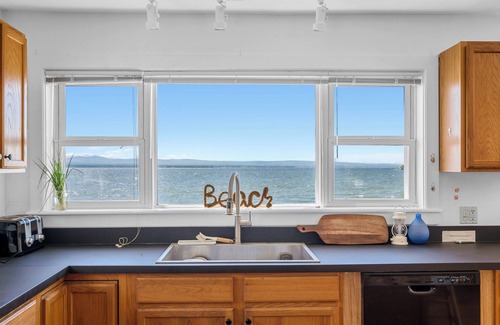 South Hero House | Family Friendly Lake Front Property on the Water's Edge. Spectacular Setting.