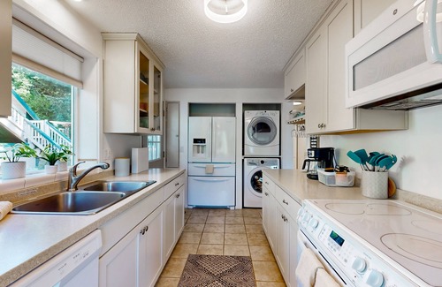 East Olympia House | Family-friendly lakefront escape with outdoor dining, gas grill, kayaks and W/D