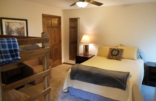 Rolla Cabin | Family-Friendly Lakeside Resort-like Home for Reunions, Retreats & Large Groups