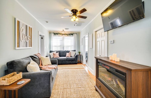Zanoni Apartment | Family-Friendly Main St Gloucester Apt w/Balcony!
