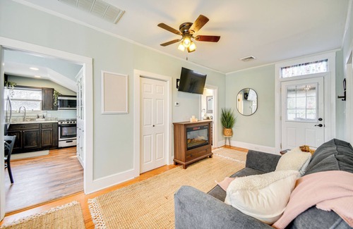 Zanoni Apartment | Family-Friendly Main St Gloucester Apt w/Balcony!