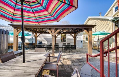 Zanoni Apartment | Family-Friendly Main St Gloucester Apt with Balcony!