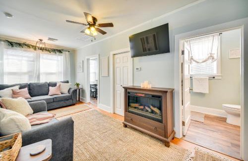 Zanoni Apartment | Family-Friendly Main St Gloucester Apt with Balcony!