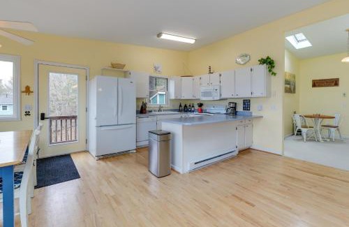 Shelby House | Family Friendly Mears Cottage - Walk to the Beach!