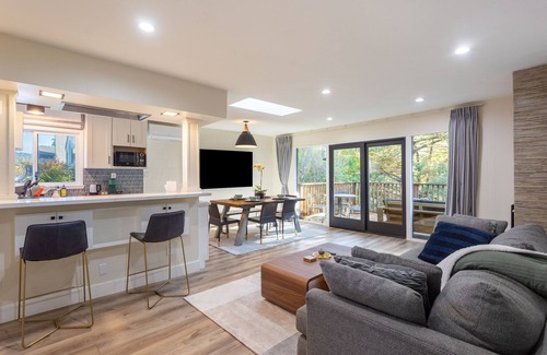 Mill Valley House | Family-friendly Modern Cozy Downtown Mill Valley Unit in San Francisco Bay Area