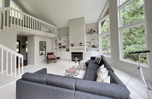 Allyn House | Family-friendly, pet-friendly lakefront retreat