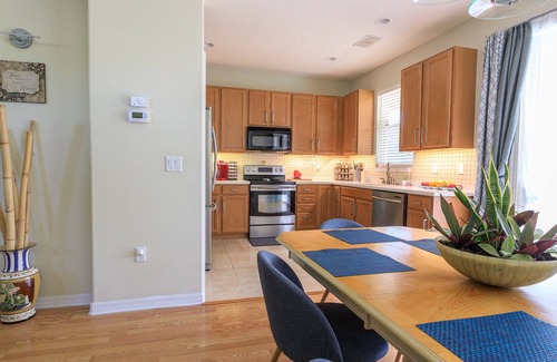 Fruitville House | Family friendly Private Home on a small lake
