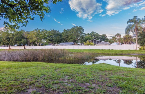 Fruitville House | Family friendly Private Home on a small lake