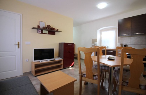Kastelir House | Family friendly, quiet location, garden with grill, air-conditioned