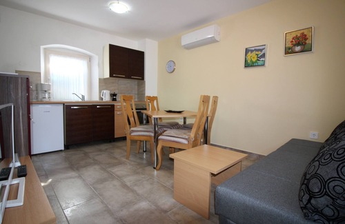 Kastelir House | Family friendly, quiet location, garden with grill, air-conditioned