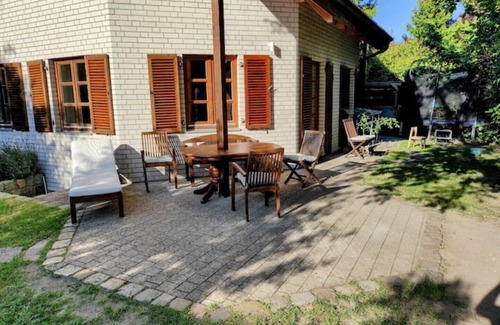 Lichterfelde House | Family-friendly & relaxed with sauna & calm garden