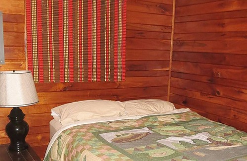 Cochrane Cabin | Family-friendly resort on the Mississippi River—Private Dock/ Public Boat Launch