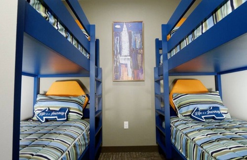 Circleville Resort | Family-Friendly Resort with Indoor Waterpark! Spacious Family Room with Patio!