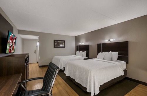Ashley Oaks Hotel | Family-friendly Room w/Free Hot Breakfast | Free Onsite Parking