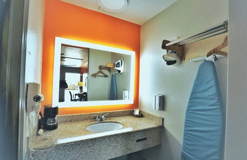 Conroe Hotel | Family-Friendly Room w/Convenient Access to Local Wonders, Free Parking