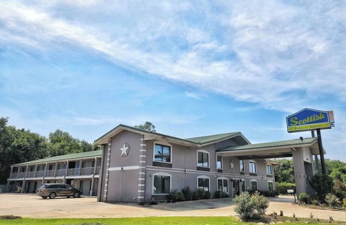 Conroe Hotel | Family-Friendly Room w/Convenient Access to Local Wonders, Free Parking