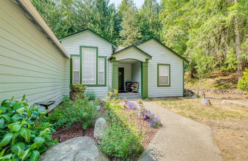 Silverdale House | Family-Friendly Silverdale Home with Private Deck!
