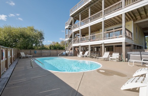 Avon House | Family Friendly Soundfront home in Avon!