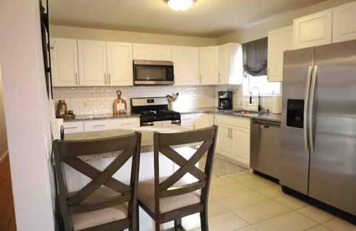 Fairview House | Family friendly Spacious 4 bedroom 3 bathroom getaway