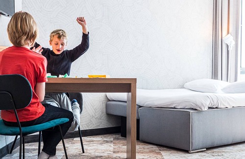 Scheveningen Badplaats Hotel | Family Friendly stay - Enjoy Modern Amenities, Scenic Outdoor & Beach access