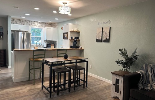 Huffman - O' Malley House | Family friendly townhouse style unit with a private deck and backyard!