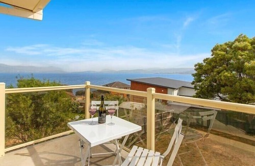 Tranmere House | Family-Friendly Tranmere House: Sleeps 6, River Views