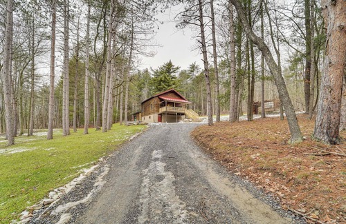 Blandburg Cabin | Family-Friendly Tyrone Cabin w/Deck Near Hiking