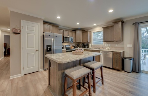 Colonial Beach House | Family-Friendly Home w/Deck Near Colonial Beach!