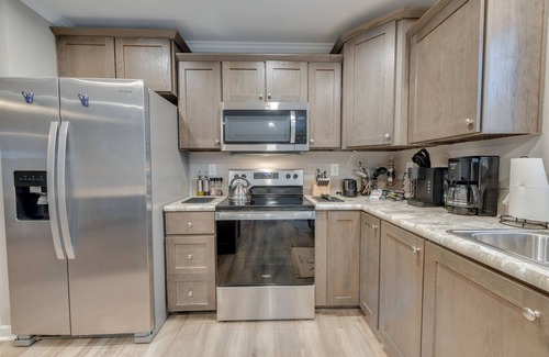 Colonial Beach House | Family-Friendly Home w/Deck Near Colonial Beach!
