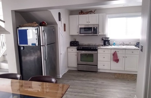 Wilson House | Family friendly vacation home close to beach & lake access!