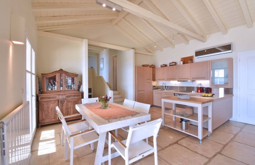 Gythio Villa | Family-Friendly Villa, equipped with Top Quality Furniture & Amenities.