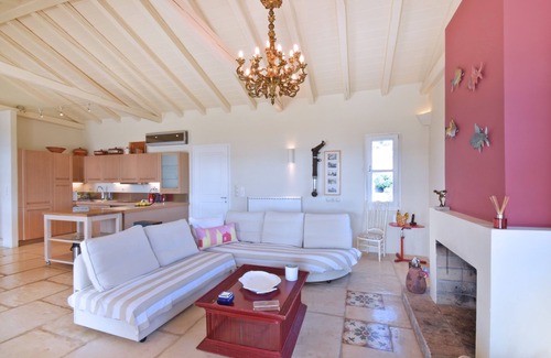 Gythio Villa | Family-Friendly Villa, equipped with Top Quality Furniture & Amenities.