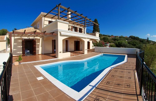 Manganos Villa | Family friendly villa with great surroundings close to village centre.