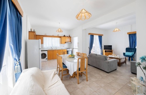 Argaka Villa | Family-Friendly Villa in Argaka, Sea Views – sleeps 6 , Private Pool, WiFi, Aircon